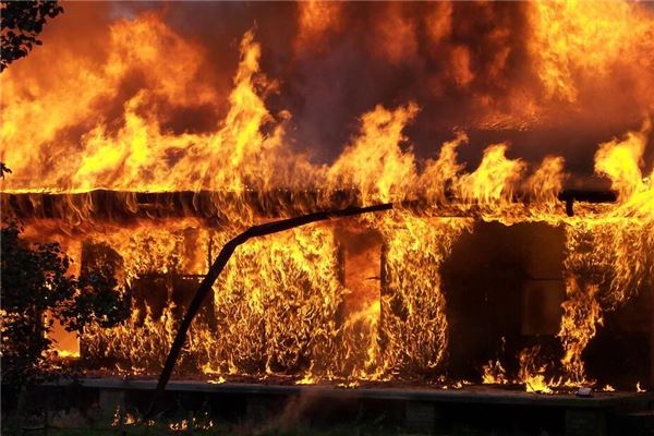 图片[1]-梦见他人房屋着火预示什么征兆