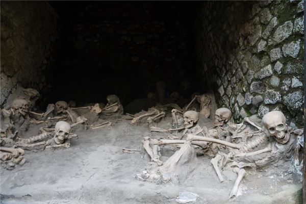 图片[1]-女子梦见尸块分离预示何种运势变化