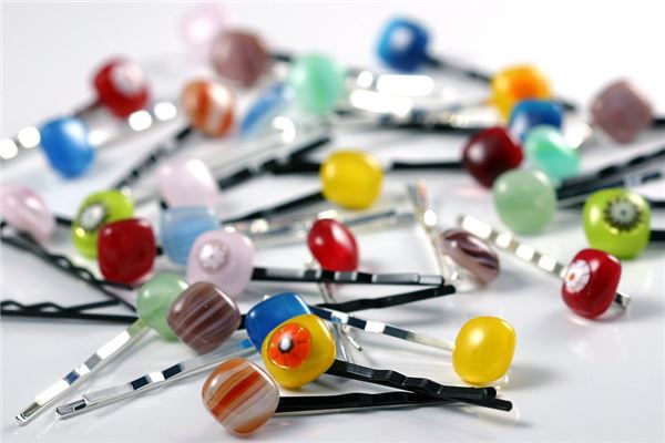 图片[1]-已婚女性梦见发饰预示什么