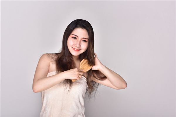 梦里大把脱发的吉凶解读