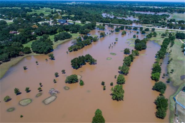 洪水梦境解析：你的潜意识在暗示什么