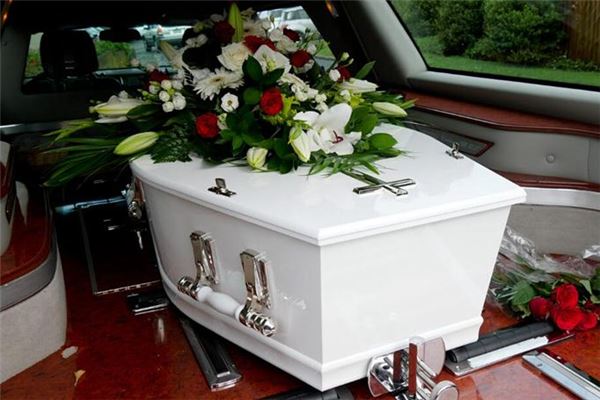 女性梦见家中棺材的运势解析