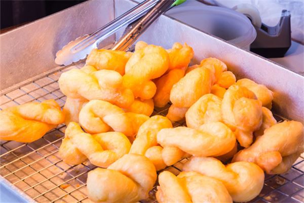 图片[1]-女性梦见油条的吉凶寓意