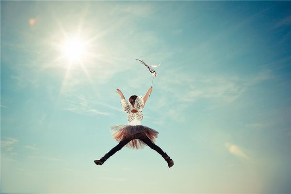 图片[1]-梦中飞行受阻吃力,运势解读