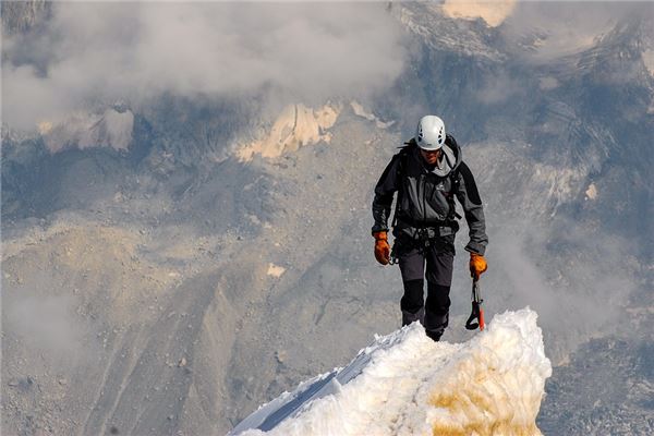 梦境攀爬陡峭山坡预示好运来临