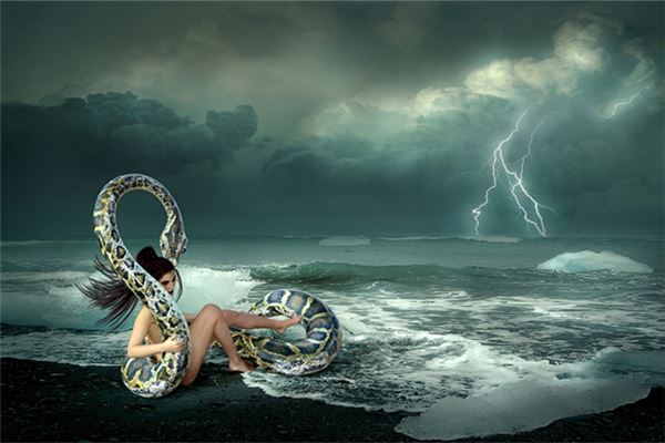 女性梦见蛇绕脖子的征兆与解析