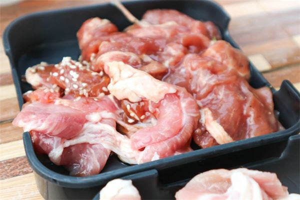 图片[1]-女性梦见猪肉预示着什么