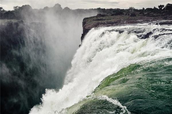 梦见浩瀚洪水预示何种运势