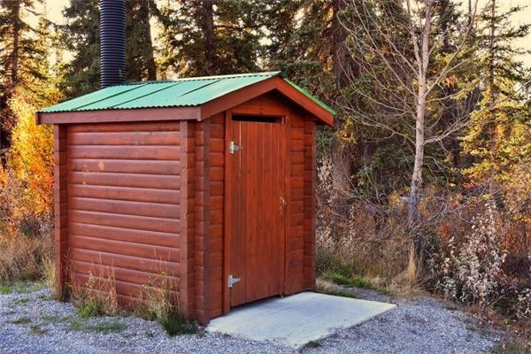 女性梦中厕所进食的运势解析