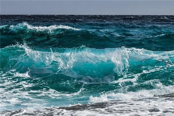 梦见大海或湖水，周公解梦详解梦境征兆与吉凶