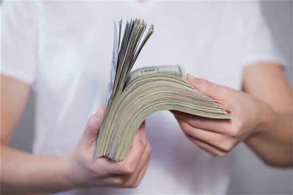 梦到自己手拿冥币，周公解梦详解寓意，吉凶预兆早知晓