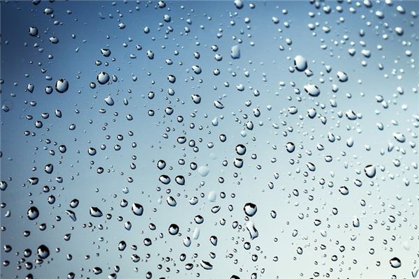 梦境解析：雨中梦境的征兆与寓意，周公解梦带你读懂