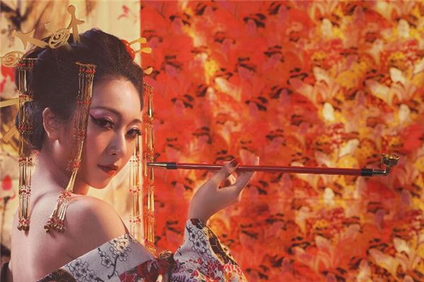 梦入烟花巷，周公解梦梦见妓院征兆与吉凶解析