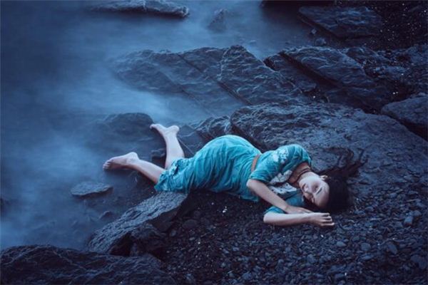 梦见背死人是什么征兆,周公解梦解读吉凶寓意